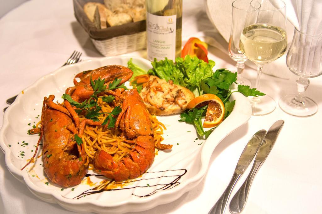Hotel Ristorante La Perla Варалло-Помбия Экстерьер фото