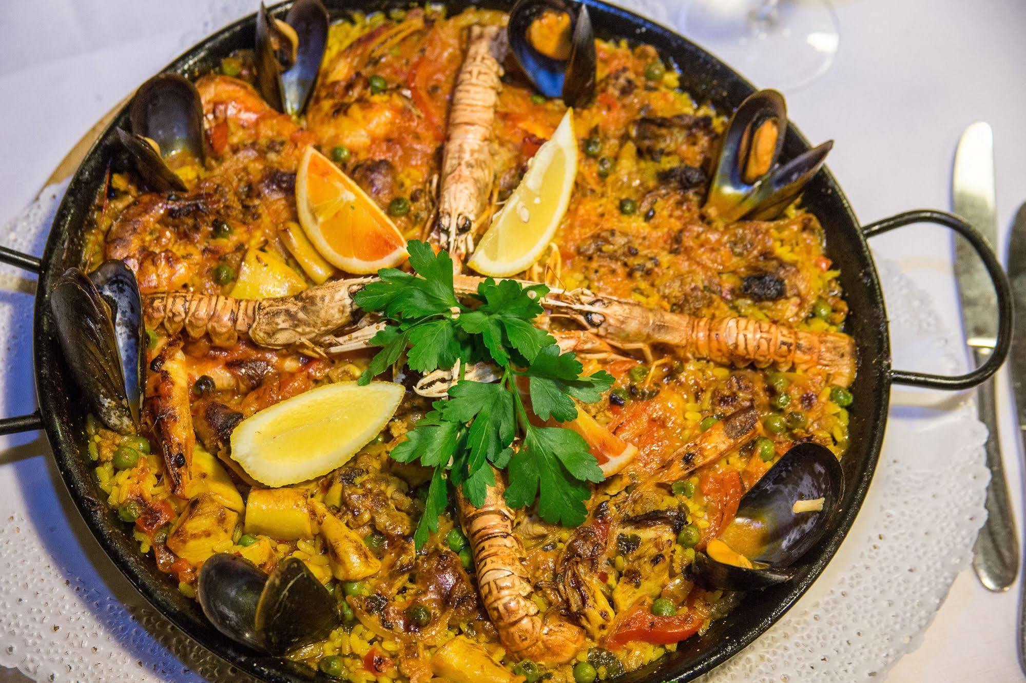 Hotel Ristorante La Perla Варалло-Помбия Экстерьер фото