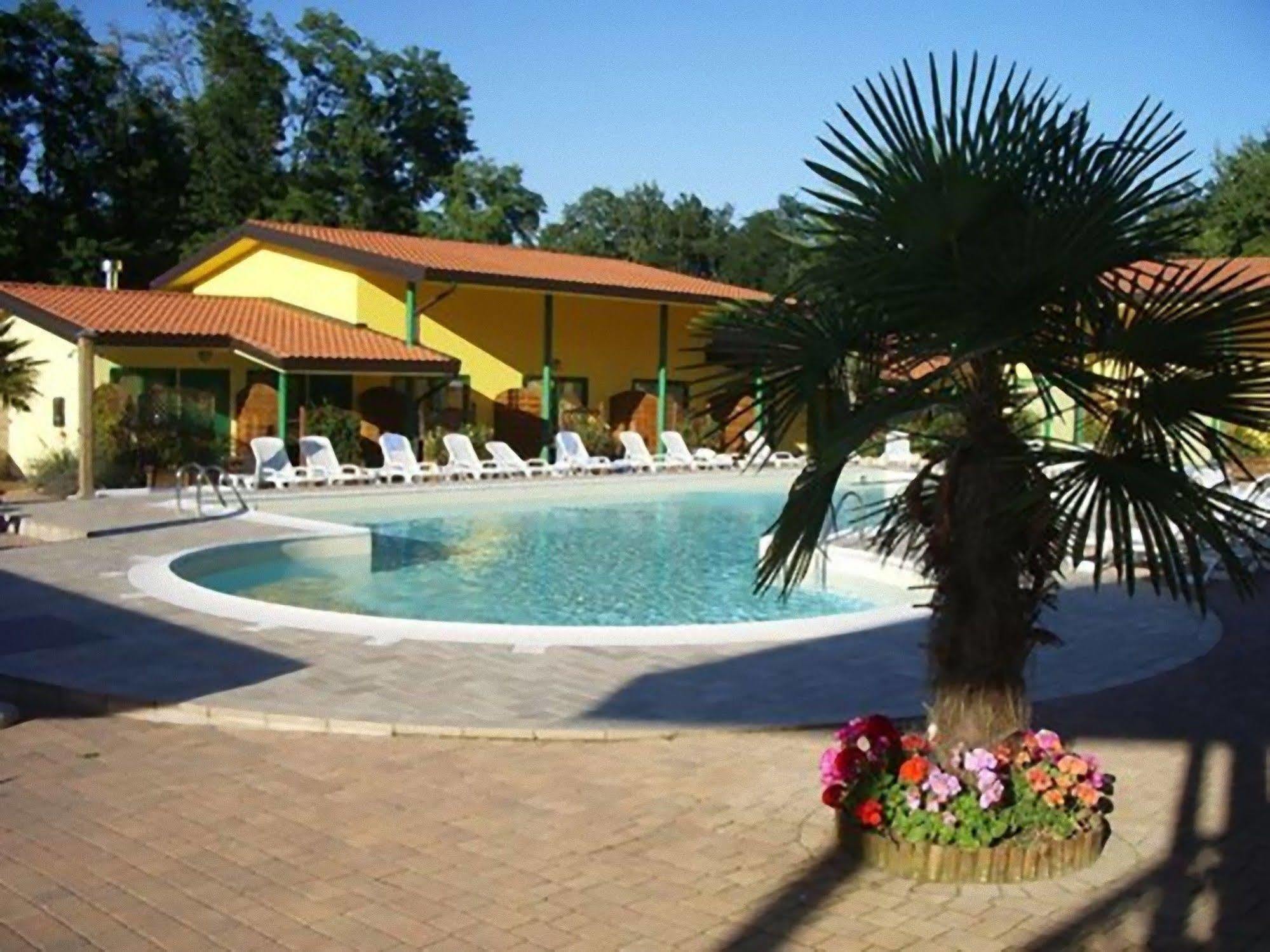 Hotel Ristorante La Perla Варалло-Помбия Экстерьер фото